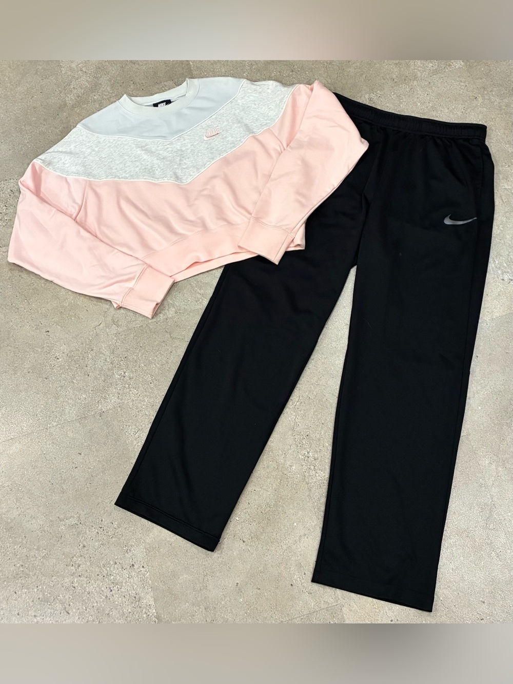 Womens NIKE Sweatshirt & Athletic Pants, sz Large